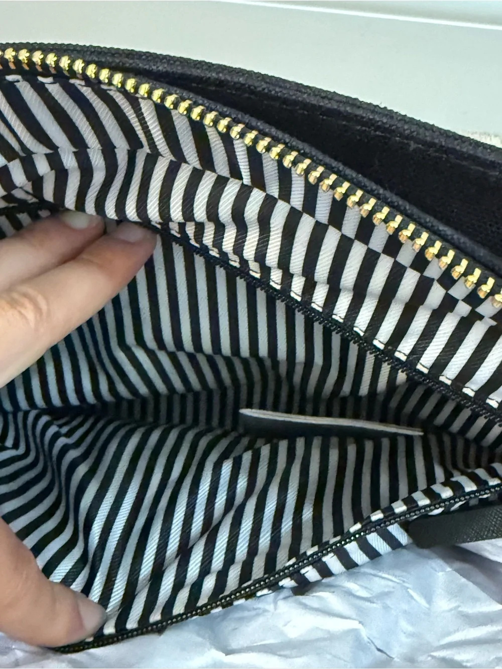 New with tags kate spade Minnie Mouse Black Tote with Red Bow